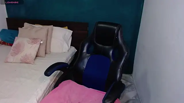 scaelettdubois online show from February 8, 10:29 pm