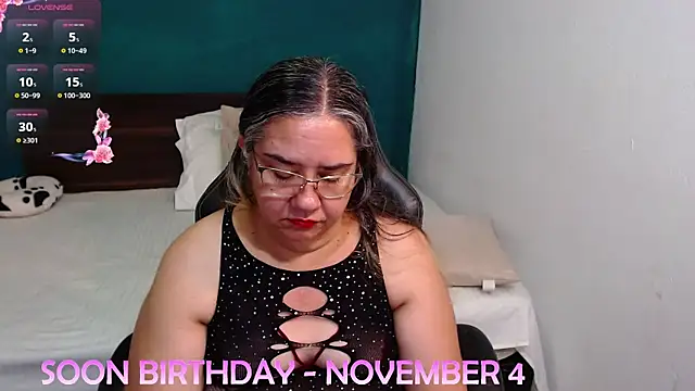 Snapshot of scaelettdubois chatting on November 3, 10:24 pm scaelettdubois online show from November 3, 10:24 pm