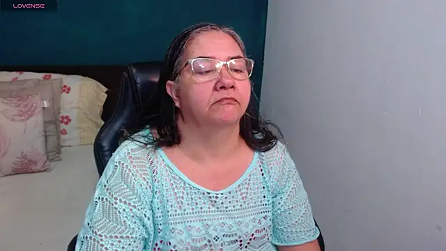 Snapshot of scaelettdubois chatting on June 7, 3:23 am scaelettdubois online show from June 7, 3:23 am