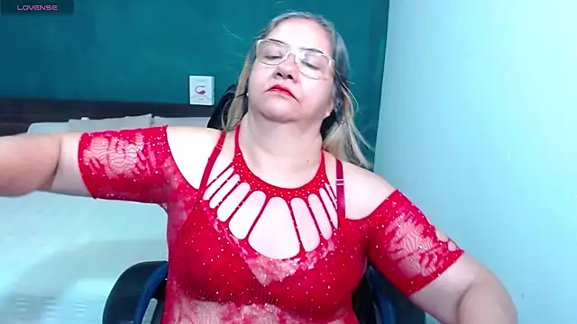Snapshot of scaelettdubois chatting on March 6, 11:31 pm scaelettdubois online show from March 6, 11:31 pm