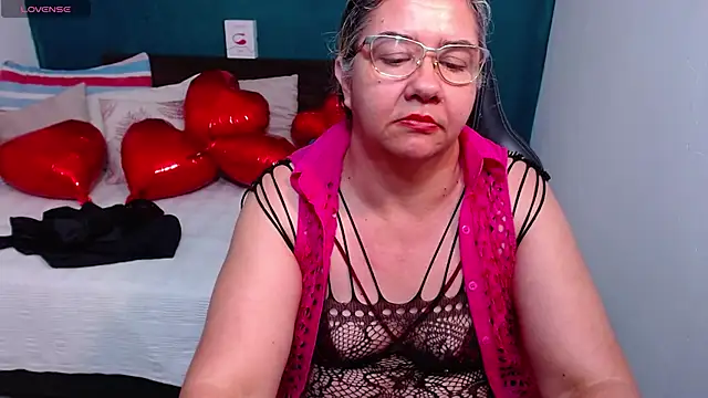 Snapshot of scaelettdubois chatting on February 16, 2:31 am scaelettdubois online show from February 16, 2:31 am