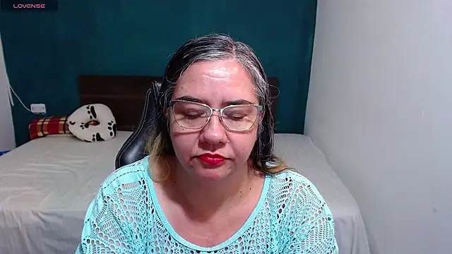 Snapshot of scaelettdubois chatting on October 12, 2:02 am scaelettdubois online show from October 12, 2:02 am