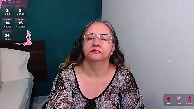 Snapshot of scaelettdubois chatting on December 19, 2:37 am scaelettdubois online show from December 19, 2:37 am