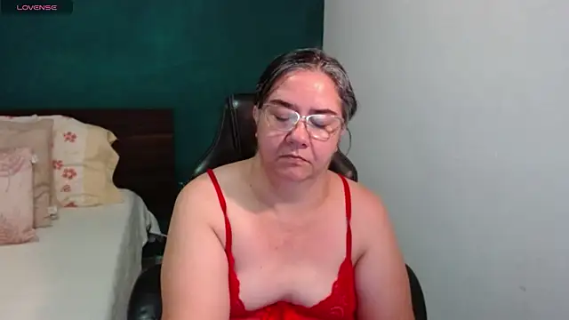Snapshot of scaelettdubois chatting on July 12, 10:21 pm scaelettdubois online show from July 12, 10:21 pm