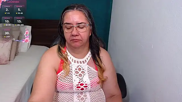 Snapshot of scaelettdubois chatting on November 20, 2:12 am scaelettdubois online show from November 20, 2:12 am