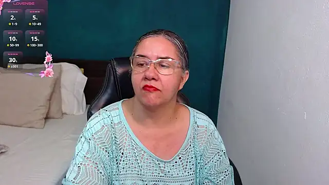 Snapshot of scaelettdubois chatting on November 21, 11:04 pm scaelettdubois online show from November 21, 11:04 pm