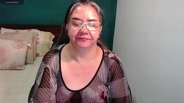 Snapshot of scaelettdubois chatting on July 12, 9:32 am scaelettdubois online show from July 12, 9:32 am