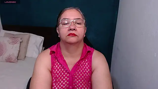 Snapshot of scaelettdubois chatting on September 28, 9:44 pm scaelettdubois online show from September 28, 9:44 pm