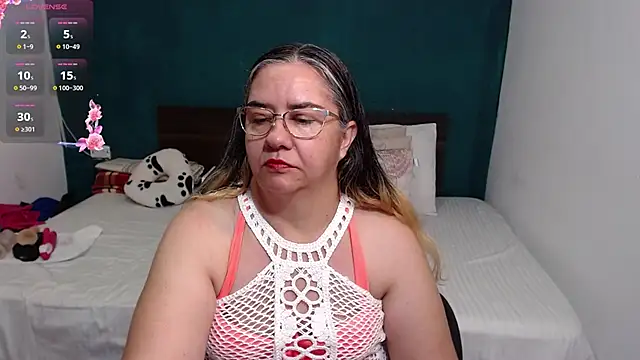 Snapshot of scaelettdubois chatting on October 10, 7:04 pm scaelettdubois online show from October 10, 7:04 pm