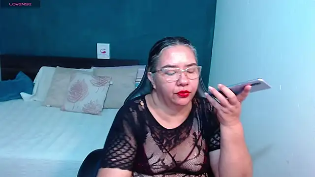 Snapshot of scaelettdubois chatting on March 2, 8:14 pm scaelettdubois online show from March 2, 8:14 pm