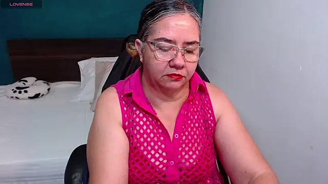 Snapshot of scaelettdubois chatting on October 4, 1:07 am scaelettdubois online show from October 4, 1:07 am