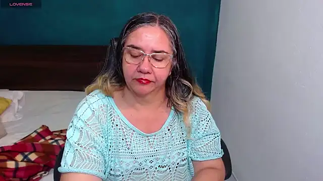 Snapshot of scaelettdubois chatting on November 29, 12:00 am scaelettdubois online show from November 29, 12:00 am