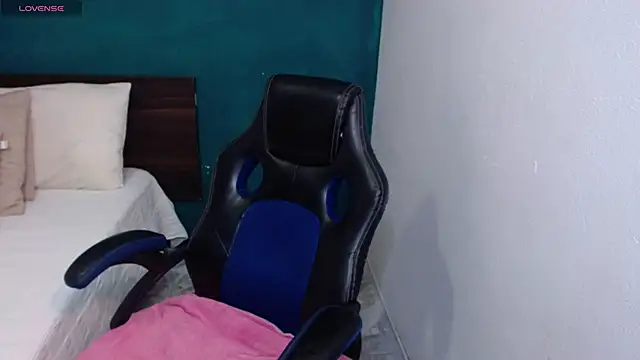 scaelettdubois online show from February 15, 1:39 am