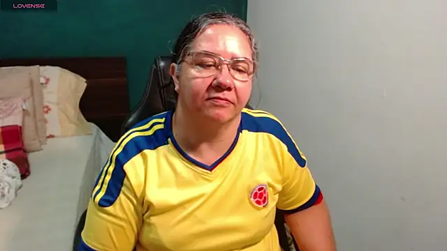Snapshot of scaelettdubois chatting on June 24, 2:43 am scaelettdubois online show from June 24, 2:43 am