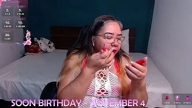 Snapshot of scaelettdubois chatting on October 27, 10:27 am scaelettdubois online show from October 27, 10:27 am