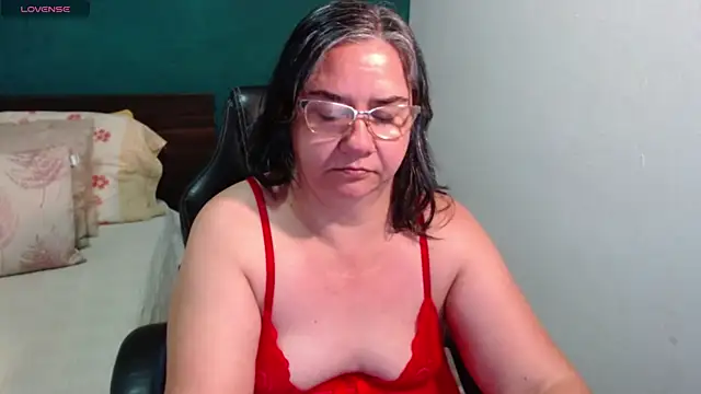 Snapshot of scaelettdubois chatting on July 1, 8:36 am scaelettdubois online show from July 1, 8:36 am