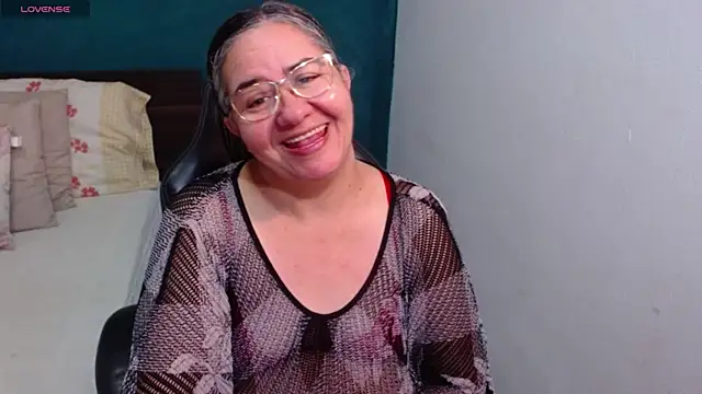scaelettdubois online show from May 17, 7:58 pm