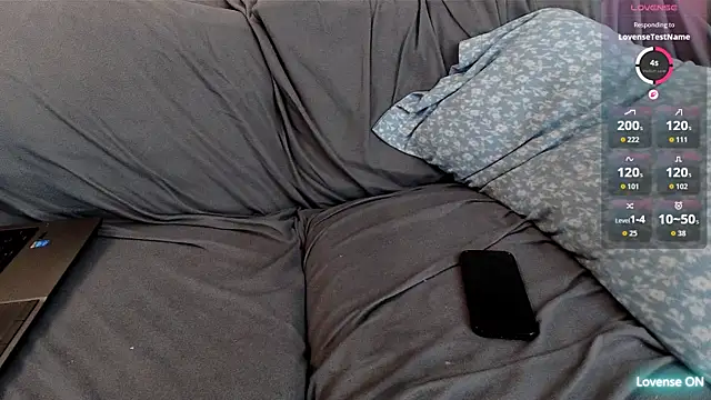 Snapshot of EmoDream1998 chatting on October 22, 1:38 am EmoDream1998 online show from October 22, 1:38 am