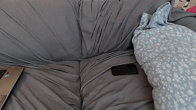 Snapshot of EmoDream1998 chatting on March 14, 3:37 am EmoDream1998 online show from March 14, 3:37 am