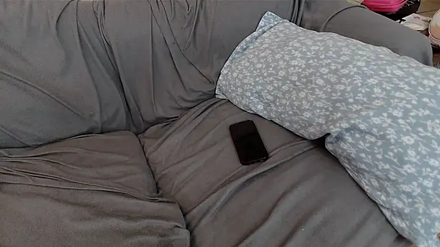 Snapshot of EmoDream1998 chatting on March 15, 2:35 am EmoDream1998 online show from March 15, 2:35 am