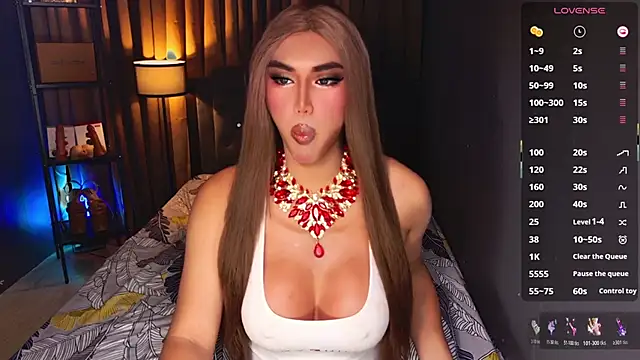 Snapshot of SexGoddess_Celine chatting on November 3, 9:24 am SexGoddess Celine online show from November 3, 9:24 am