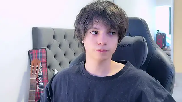 SasukeUhchiaa online show from December 3, 8:33 pm