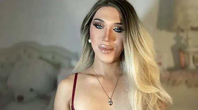 Snapshot of Ts_glamxxxx chatting on March 18, 5:12 am Ts glamxxxx online show from March 18, 5:12 am