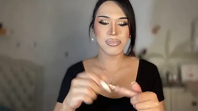 Snapshot of Ts_glamxxxx chatting on November 17, 3:43 am Ts glamxxxx online show from November 17, 3:43 am