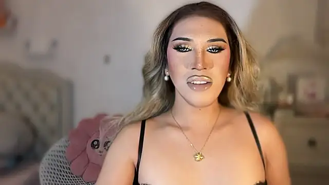 Snapshot of Ts_glamxxxx chatting on October 28, 2:01 am Ts glamxxxx online show from October 28, 2:01 am