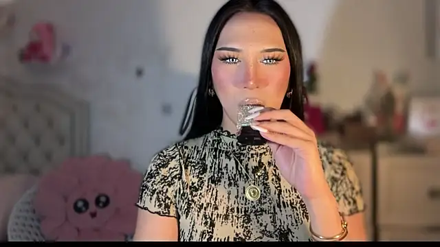 Snapshot of Ts_glamxxxx chatting on September 15, 12:38 pm Ts glamxxxx online show from September 15, 12:38 pm