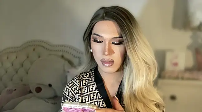 Snapshot of Ts_glamxxxx chatting on March 15, 5:08 am Ts glamxxxx online show from March 15, 5:08 am