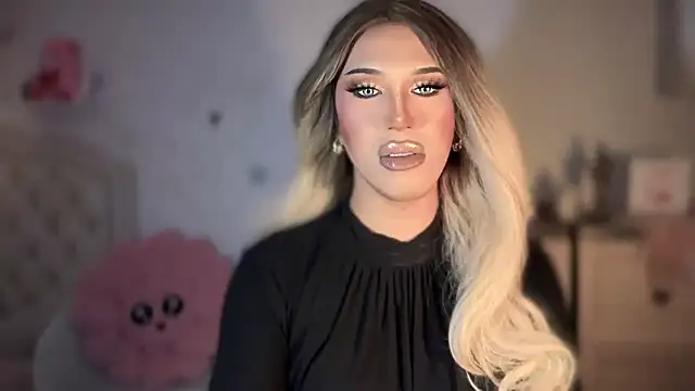 Snapshot of Ts_glamxxxx chatting on September 19, 2:04 am Ts glamxxxx online show from September 19, 2:04 am