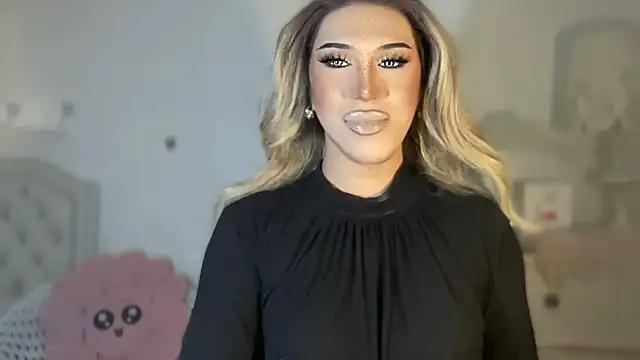 Snapshot of Ts_glamxxxx chatting on October 22, 3:06 am Ts glamxxxx online show from October 22, 3:06 am