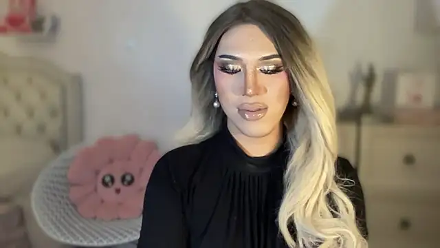 Snapshot of Ts_glamxxxx chatting on October 2, 12:25 am Ts glamxxxx online show from October 2, 12:25 am