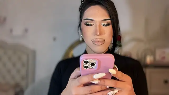 Snapshot of Ts_glamxxxx chatting on November 14, 12:25 am Ts glamxxxx online show from November 14, 12:25 am