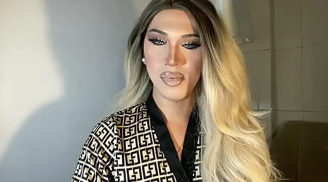 Snapshot of Ts_glamxxxx chatting on March 16, 3:28 pm Ts glamxxxx online show from March 16, 3:28 pm