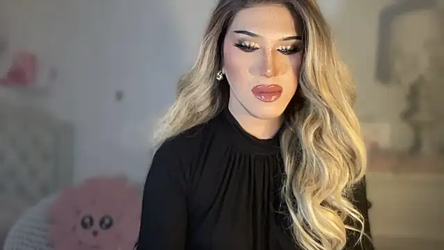 Snapshot of Ts_glamxxxx chatting on October 13, 1:29 am Ts glamxxxx online show from October 13, 1:29 am