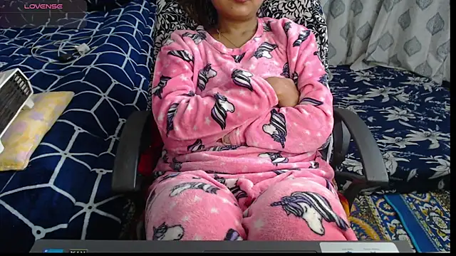 Snapshot of sexyrihana1 chatting on December 20, 8:06 am sexyrihana1 online show from December 20, 8:06 am