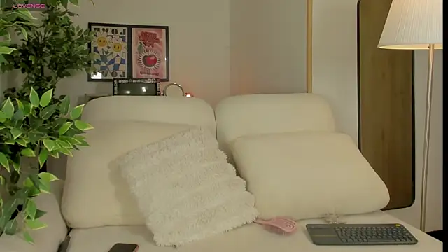 Snapshot of im_anie chatting on June 26, 9:31 pm im anie online show from June 26, 9:31 pm