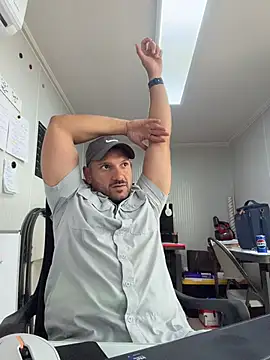 JonJ0 online show from April 9, 8:15 pm
