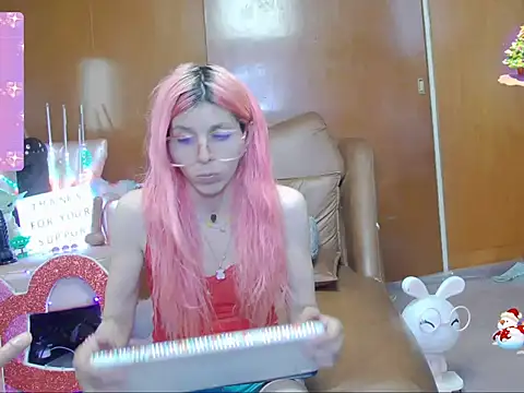 Snapshot of Skinygirl chatting on September 23, 12:39 am Skinygirl online show from September 23, 12:39 am