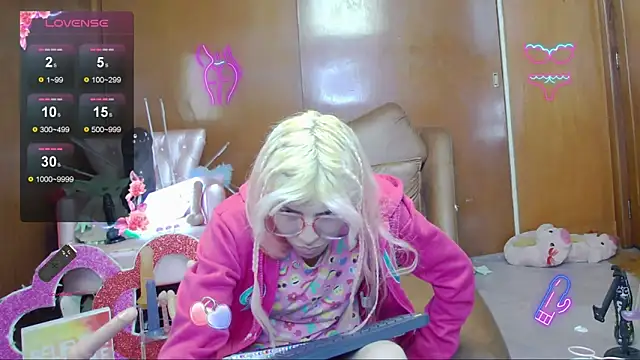 Snapshot of Skinygirl chatting on November 14, 11:30 pm Skinygirl online show from November 14, 11:30 pm