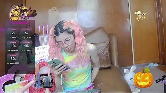 Snapshot of Skinygirl chatting on November 2, 7:08 pm Skinygirl online show from November 2, 7:08 pm