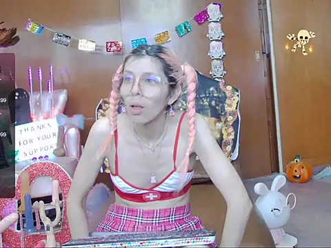 Snapshot of Skinygirl chatting on November 1, 8:03 pm Skinygirl online show from November 1, 8:03 pm