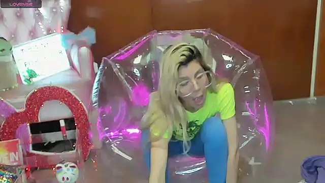 Skinygirl online show from February 27, 11:59 pm