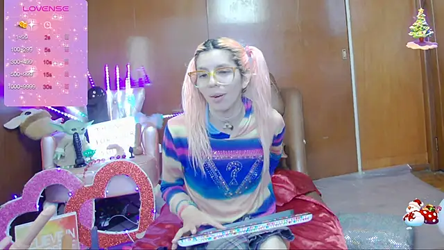 Snapshot of Skinygirl chatting on March 8, 11:39 pm Skinygirl online show from March 8, 11:39 pm