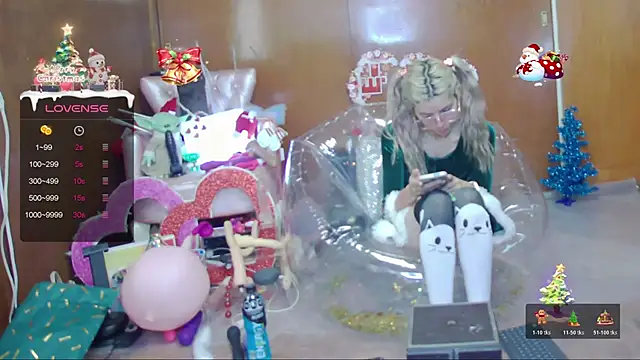 Snapshot of Skinygirl chatting on December 17, 9:20 pm Skinygirl online show from December 17, 9:20 pm