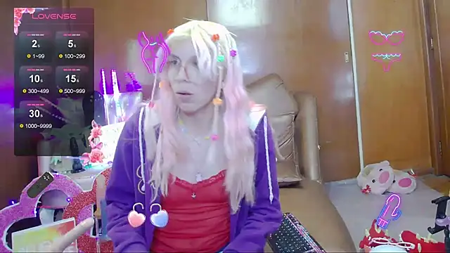 Snapshot of Skinygirl chatting on November 12, 12:48 am Skinygirl online show from November 12, 12:48 am