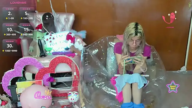 Skinygirl online show from January 7, 6:57 pm