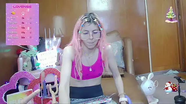 Snapshot of Skinygirl chatting on October 23, 12:42 am Skinygirl online show from October 23, 12:42 am